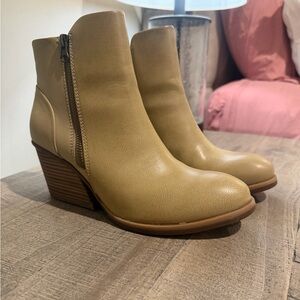 Korks Hattie wedge booties